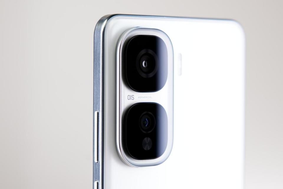 iQOO Neo 10 Pro评测：「双性」中端旗舰