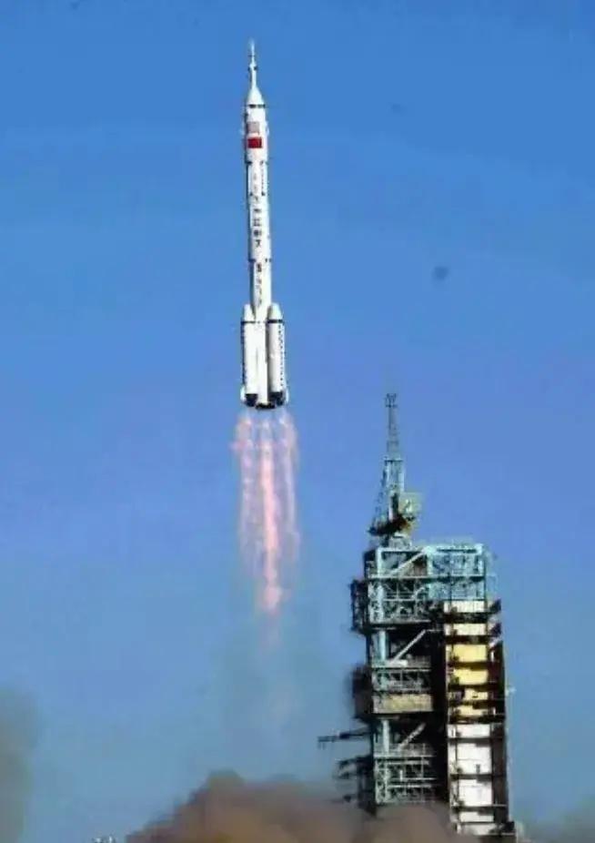 21年前的今天，太空迎来首位中国访客！一文回顾神舟五号载人飞行任务精彩时刻_腾讯新闻