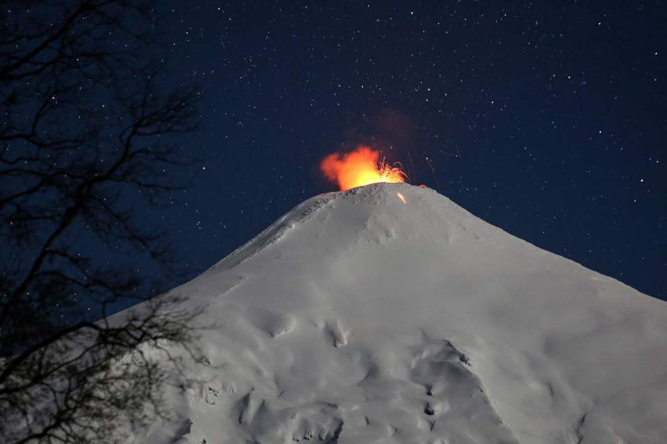 智利比亚里卡火山活跃