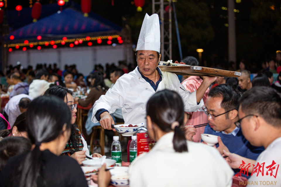 带笑问客何为来,衡东土菜分外香
