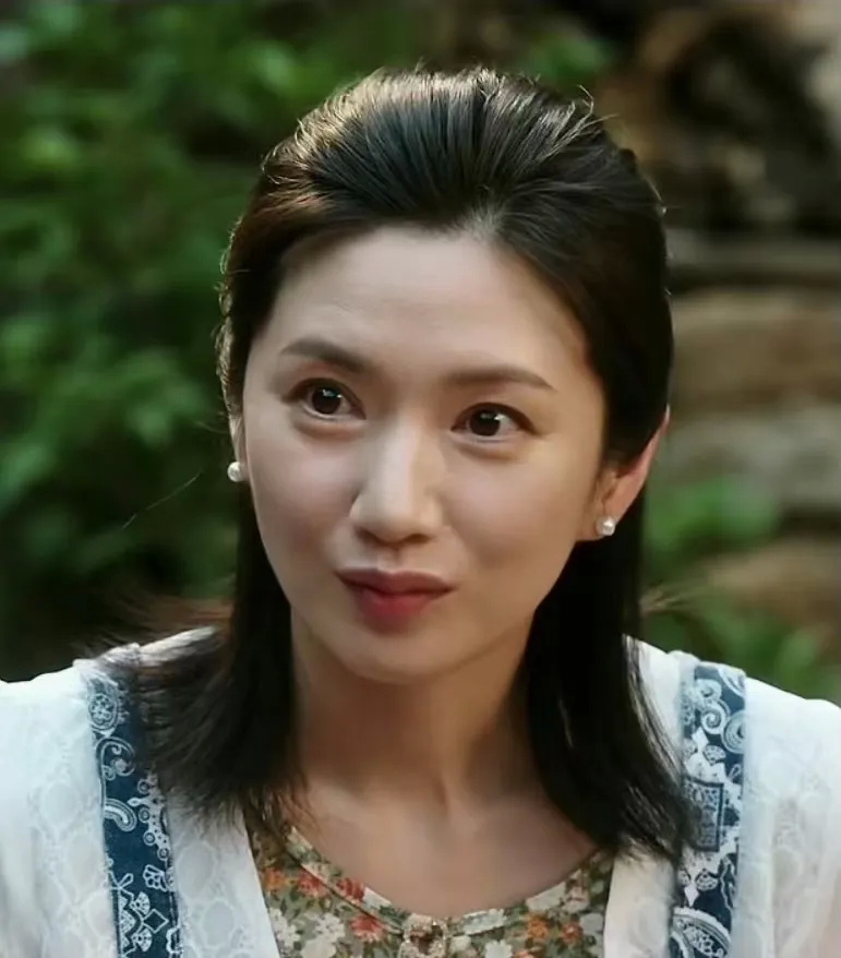 18岁登央视春晚,跟张子健传绯闻,如今45岁的苑冉给李现演后妈_腾讯新