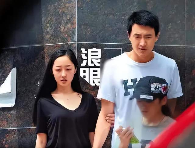 如今王丽坤已嫁作人妻,而林更新却始终定不下来,看来两人当初分手,多