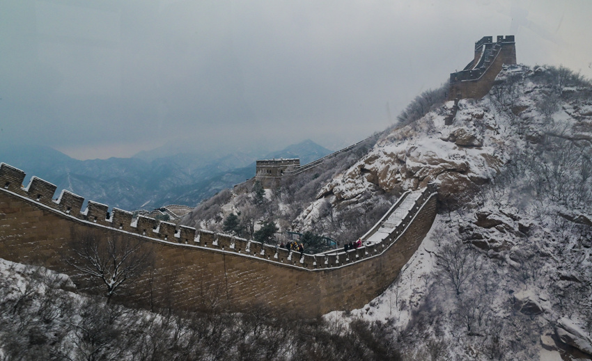 组图:八达岭长城银装素裹 铺陈壮美画卷