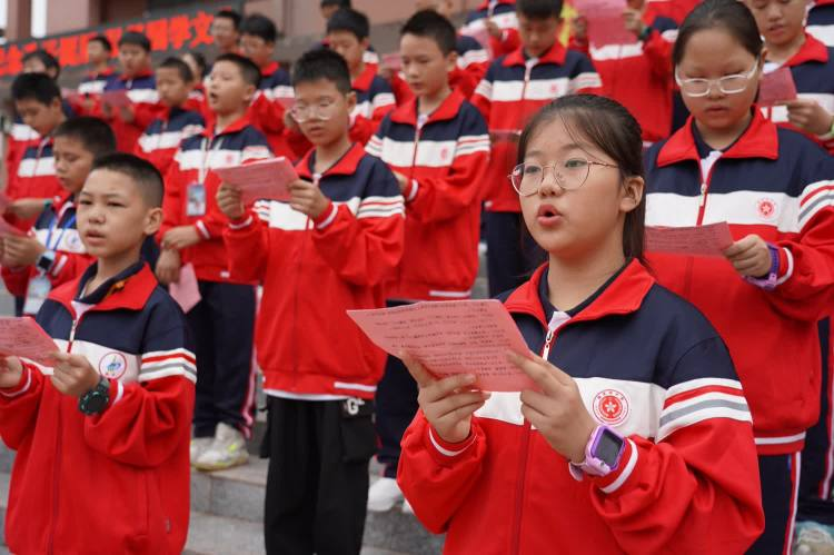 读圣贤书,立君子品 隆回县桃花坪中学举办"礼拜孔子,齐诵论语"纪念
