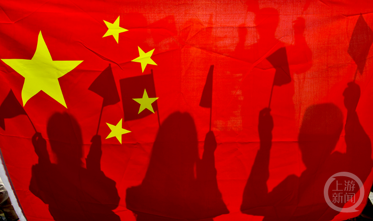 图集 | “我跟国旗合张照”活动启动，晒出你对祖国的爱！（图片持续更新中）_腾讯新闻
