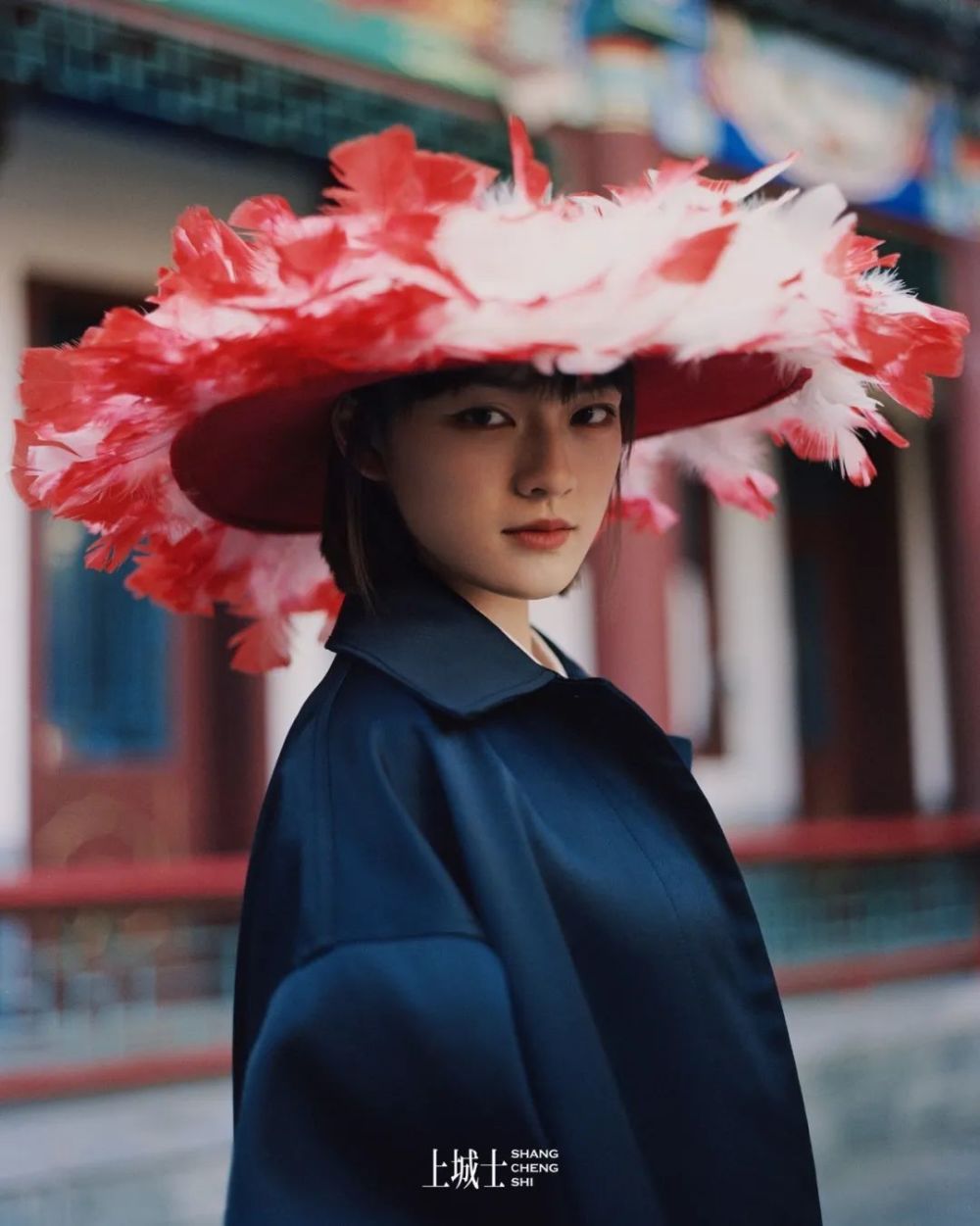 演员文淇亮相《上城士》特刊封面,国风少女眼神坚定英气勃发_腾讯新闻