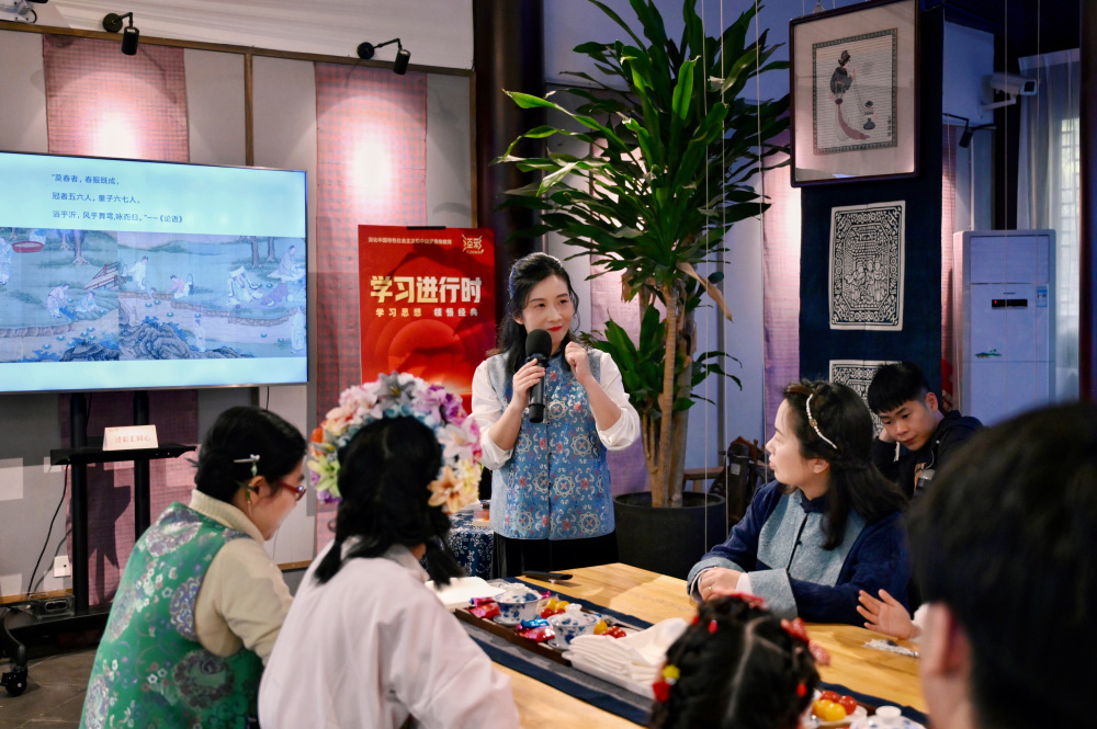 上巳有哪些浪漫习俗一群年轻人用传统方式过节