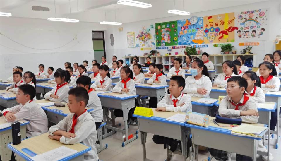 庆盛世华诞迎中秋满月惠济区艺术小学主题班会