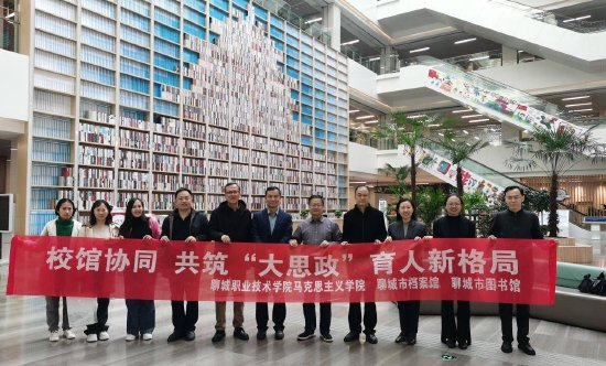 時尚類服裝產品展示（時尚類服裝產品展示圖）