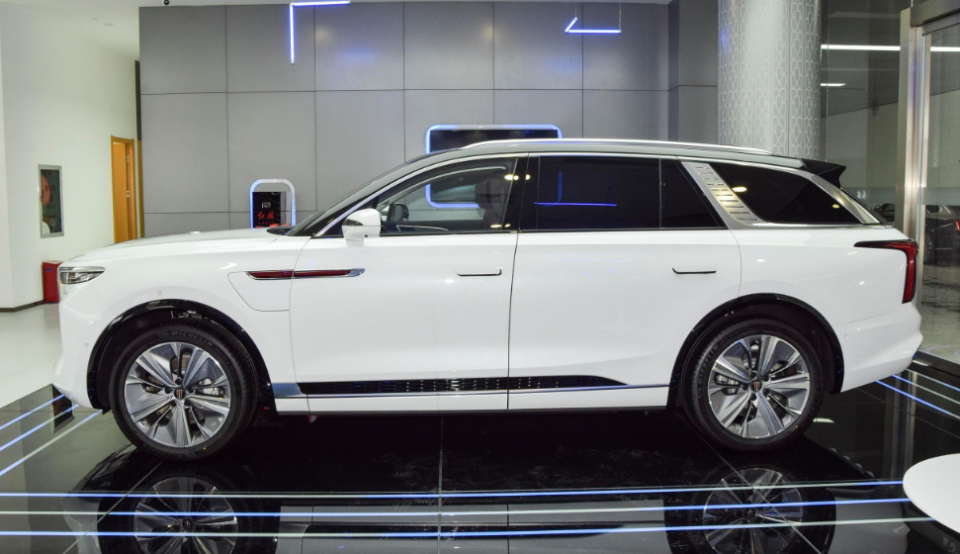 智驾升级,还有6/7/4座可选,全新红旗e-hs9上市_腾讯新闻