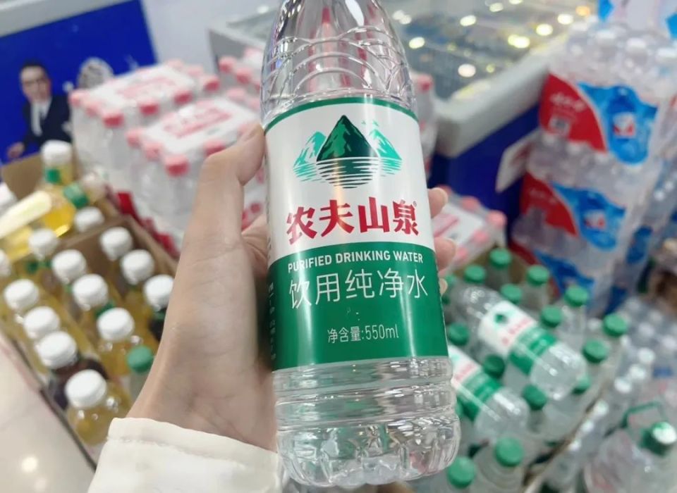谁让农夫山泉变绿?