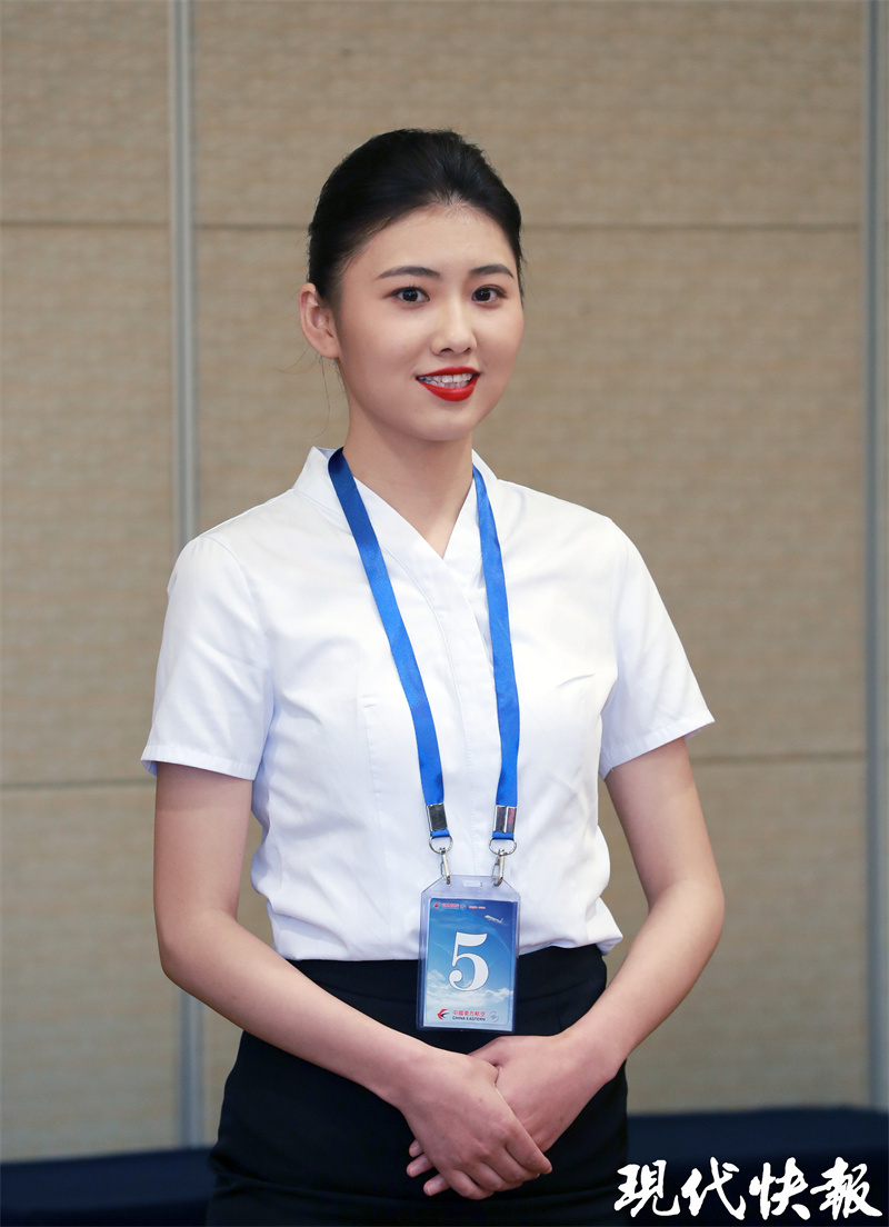 东航招聘空乘,2200多名小姐姐小哥哥来比拼-腾讯新闻