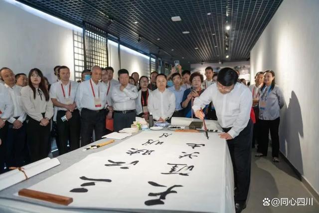 「宜宾」“盛世入画邀明月、两岸同书庆团圆”第35届海峡两岸书画展在宜宾开幕_腾讯新闻