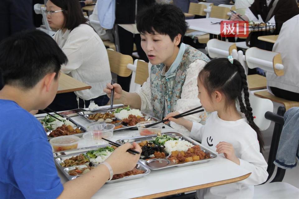 学子们沉浸式打卡武钢三中_腾讯新闻