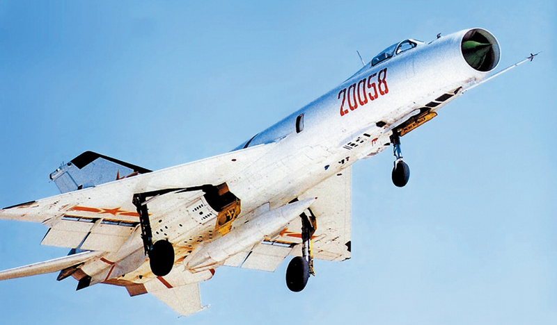 歼-8/i是平头机,已经退出现役;歼-8ii是尖头机,即将告别蓝天