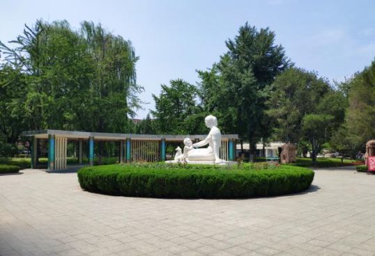 古城公園是1981年石景山區建成的第一個居住公園,被稱為