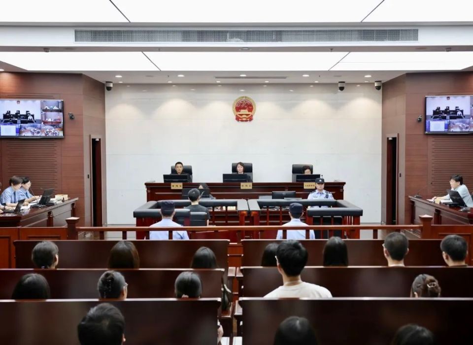 集中宣判!徐汇法院公开庭审两起毒品案件