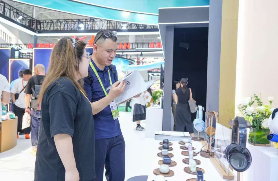 成都老肯医疗怎么样天府好物亮相消博会 蓉品出川出海拓市场_https://www.jmylbn.com_新闻资讯_第3张