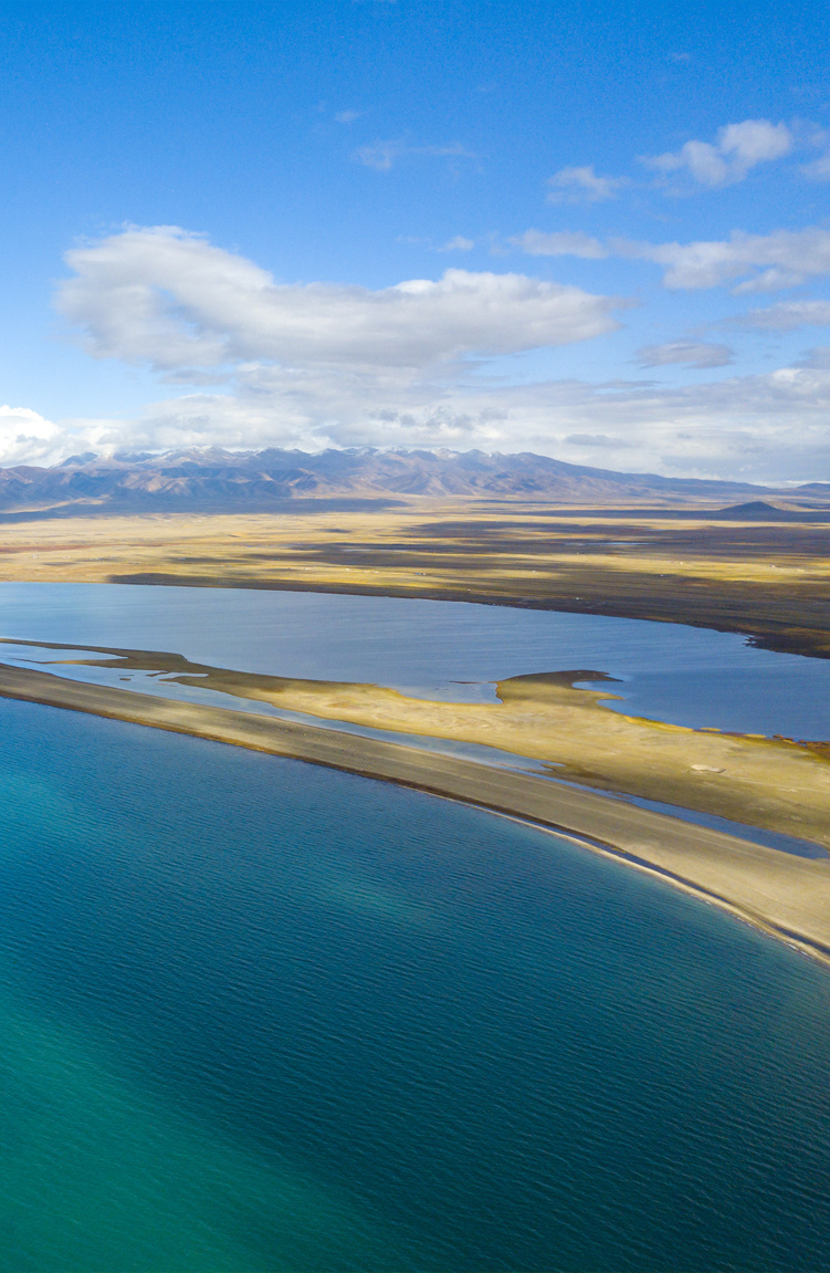 中国 | 青海湖:倒悬的天空之镜