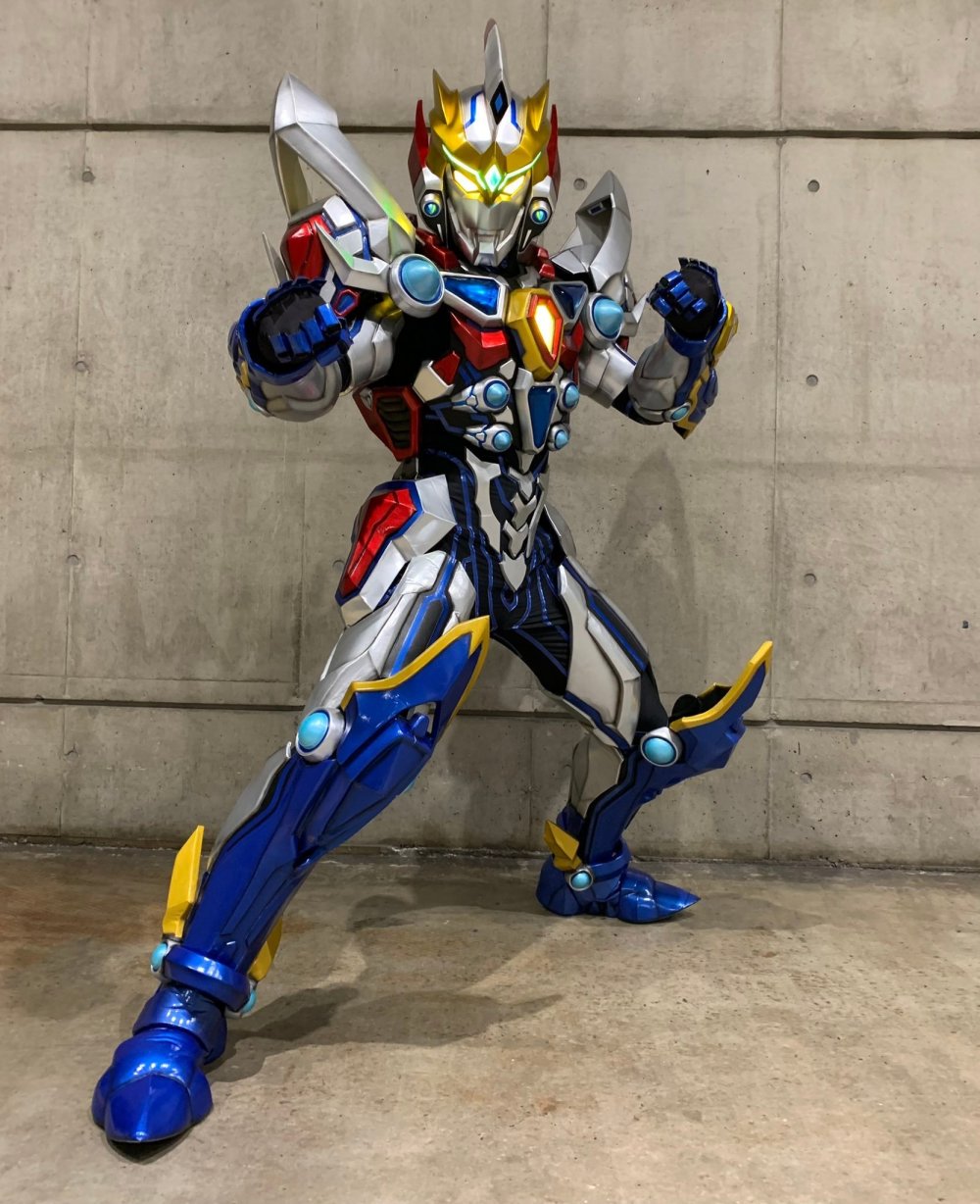 古立特新形态皮套正面图 比例失调严重 捷德彻底失去了银河初升形态