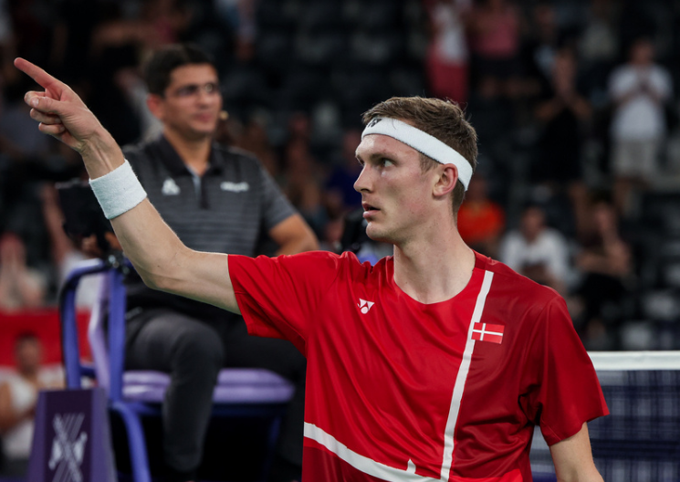 作为上届东京奥运会的男单金牌得主,安赛龙在