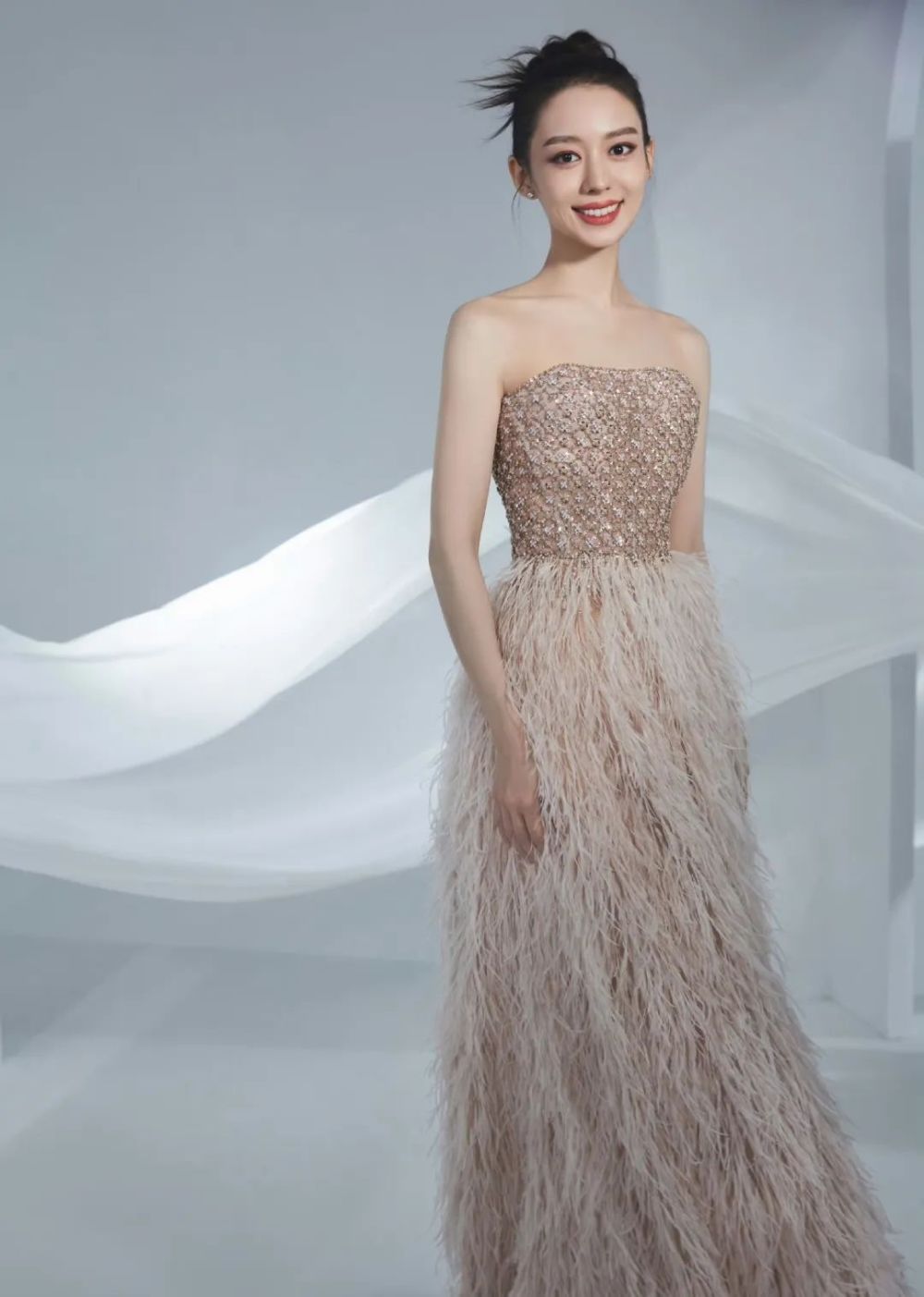 8月12日,吉娜·爱丽丝来郴州参加这场媒体发布会!(送郎朗签名照)_腾讯