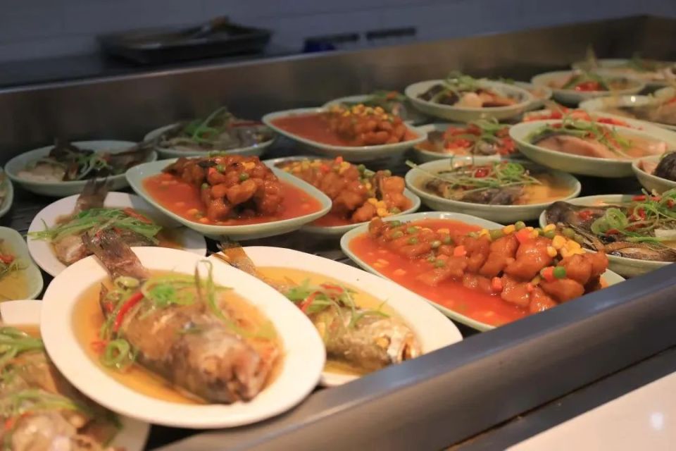 为抓住居民的味蕾,长者食堂经常根据顾客反馈,时令季节更新菜单,不少