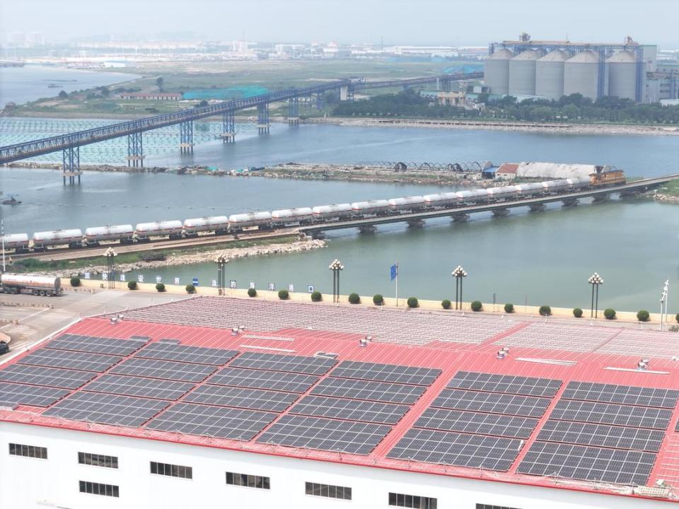 烟台港用低碳画笔描绘世界一流绿色港口
