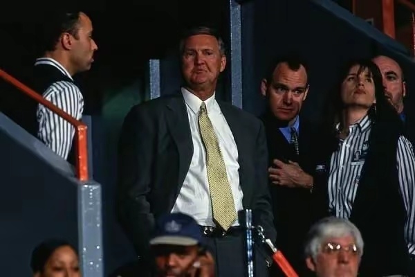 议起复盘|"logo男"杰里·韦斯特去世, 天堂又多了一位伟大的湖人