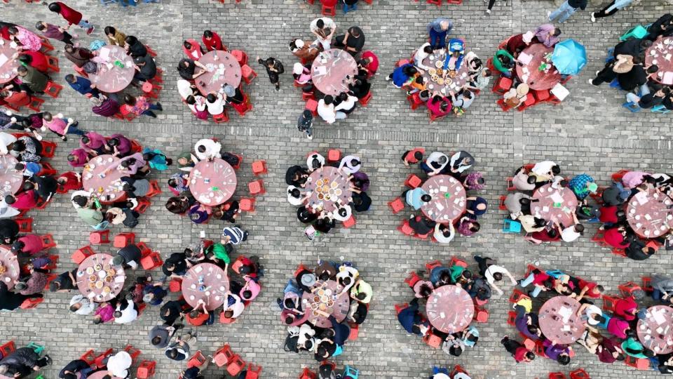 大鹏清醮再现千人"将军宴"盛况_腾讯新闻