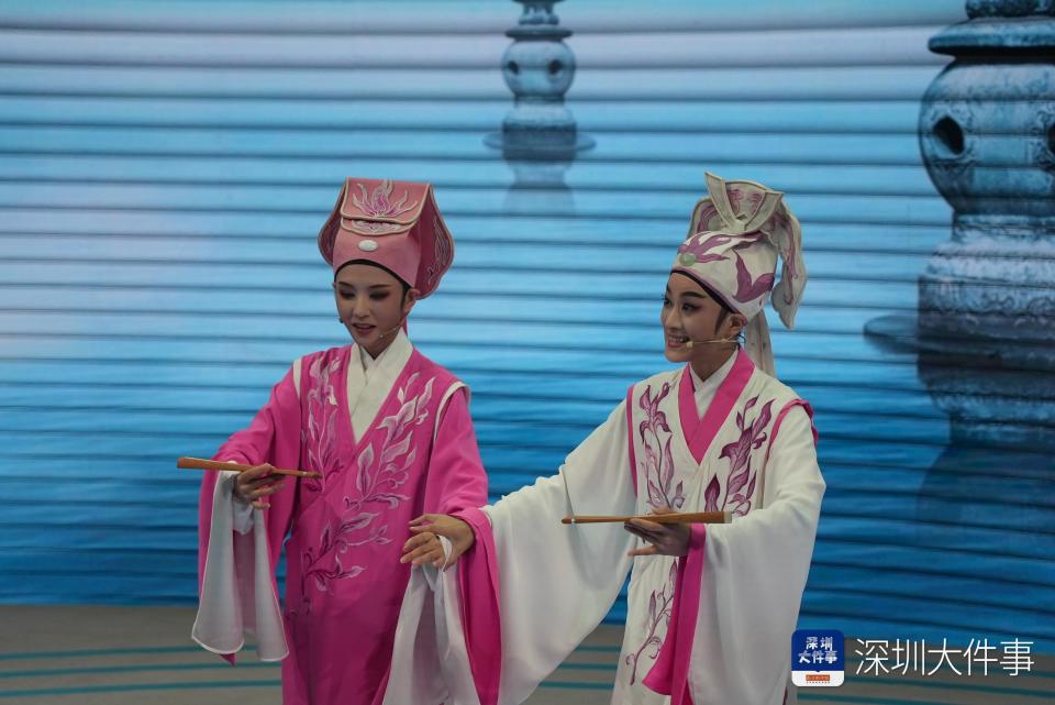 今天在现场带来的是越剧的经典剧目新版《梁山伯与祝英台》当中的