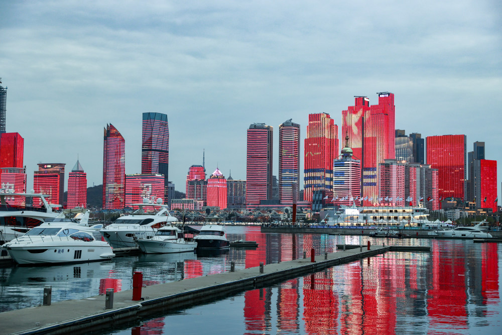 新华社发(刘再耀 摄)海军在上海虬江码头组织舰艇开放活动,武夷山舰