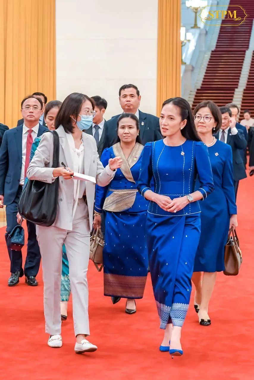 柬埔寨第一夫人碧占莫妮一行参观人民大会堂