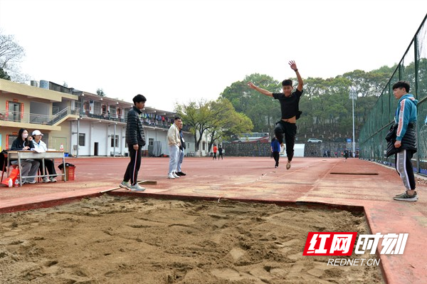 由中心指派教练测试改为由各中心和省体校共同指派教练组成测试小组