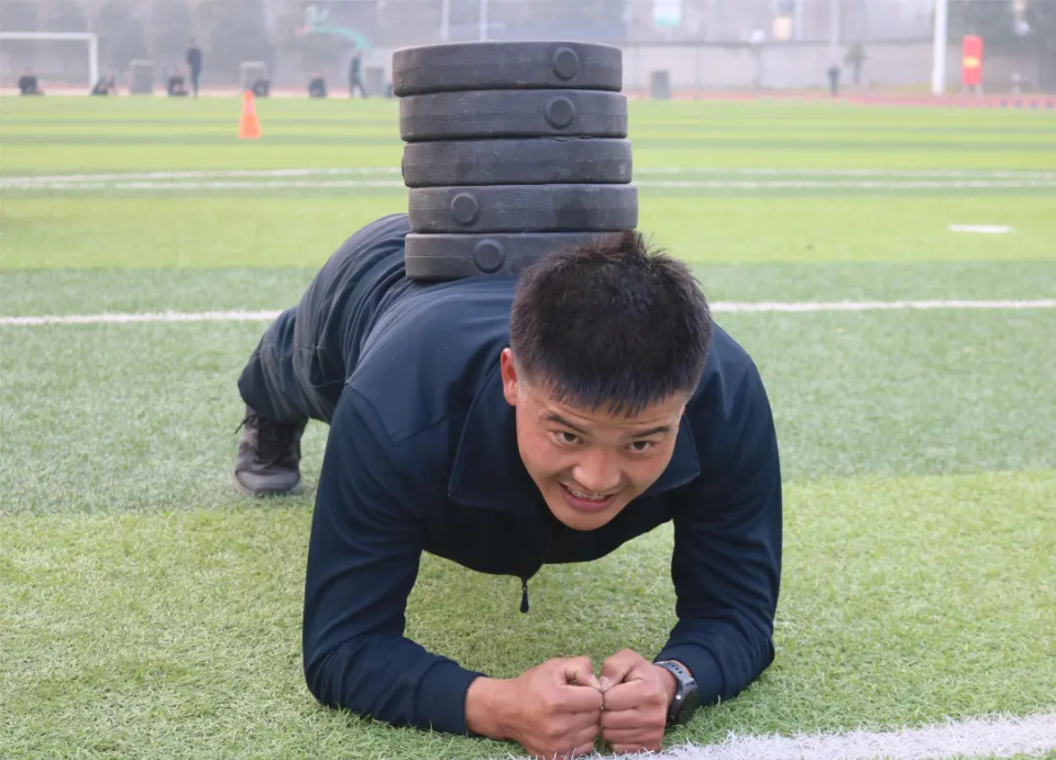 大咖来袭军营里迎来国家队教练