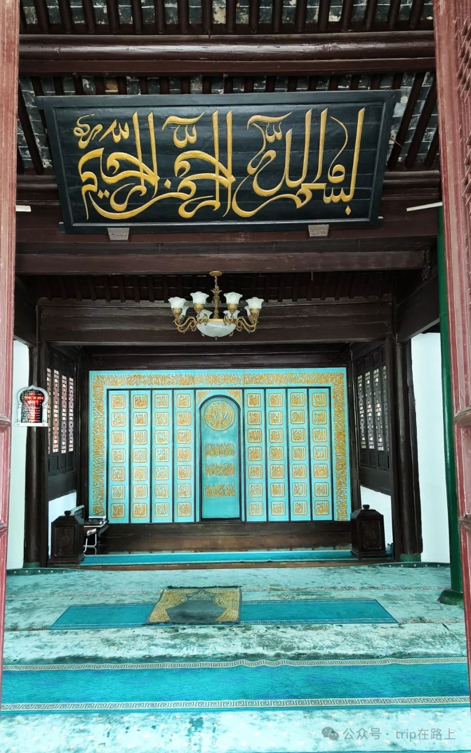 如今所见的这座古清真寺已经历了300多年的风雨洗礼,它不仅是浙东地区