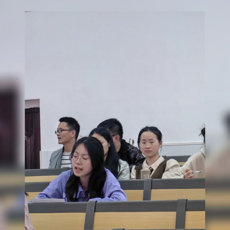 一年级徐曼婷老师点评说:在教授年月日的概念时,万老师留给了学生足够