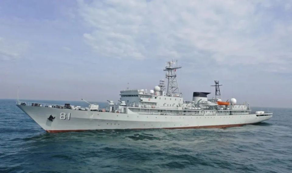 海军郑和舰,舷号81,是中国海军第一艘远洋航海训练舰.