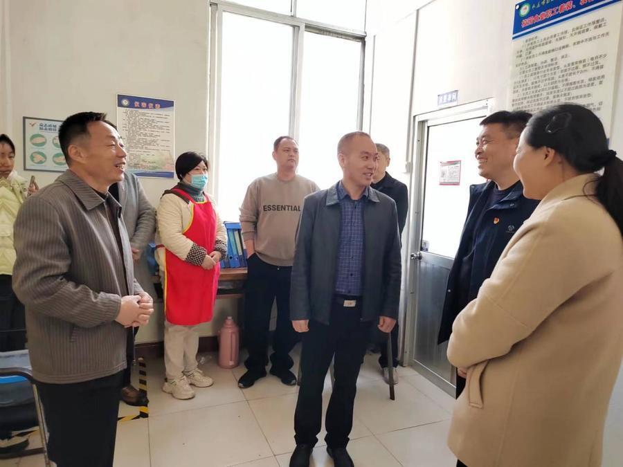 台儿庄区张山子镇组织人大代表开展食品安全专项检查行动