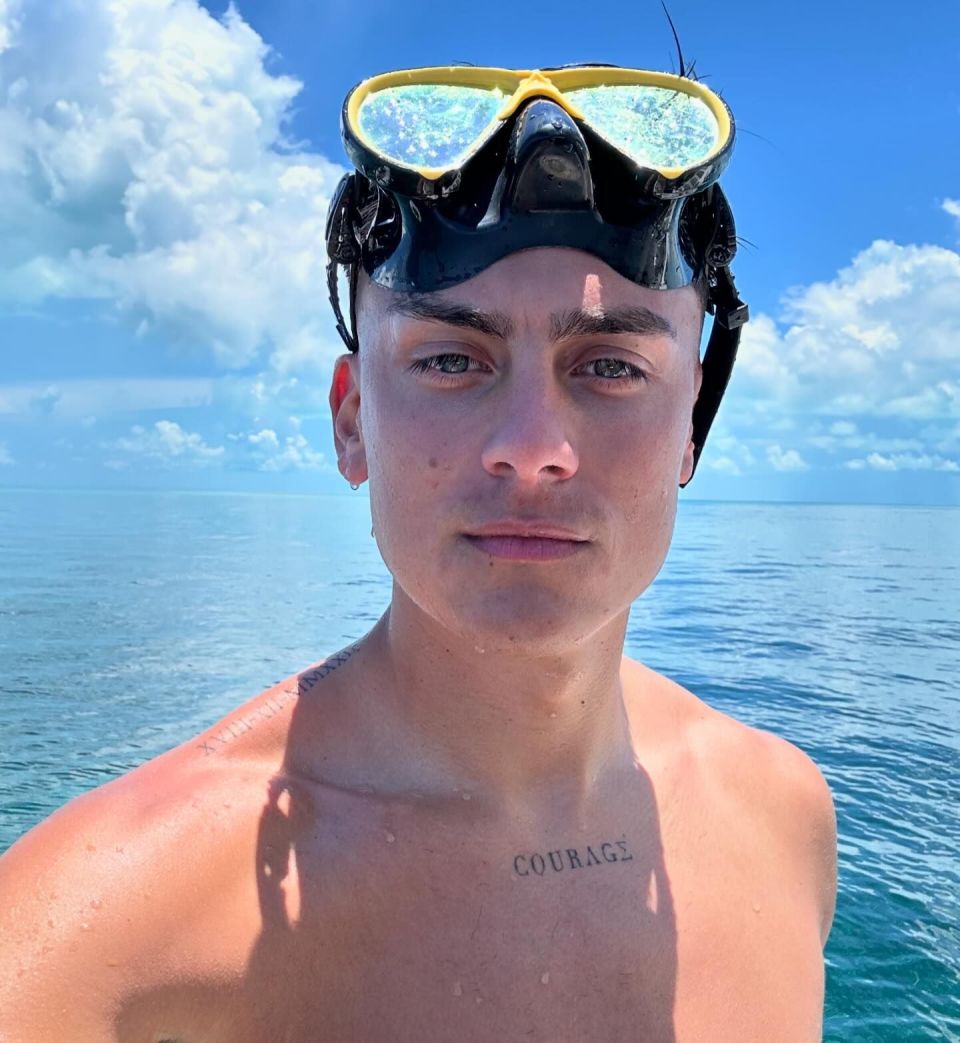 【社交秀】浪漫度假日,瓦尔加上演美丽诱惑