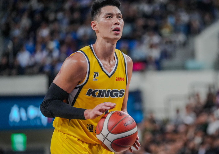 季后赛首轮1-1!林书豪16 4 5 5关键攻防制胜 嘴巴被打出血