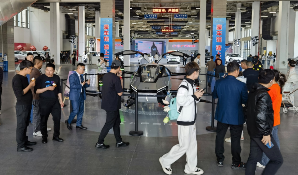 豪礼狂送!第十二届杭州白马湖车展今日开幕!_腾讯新闻