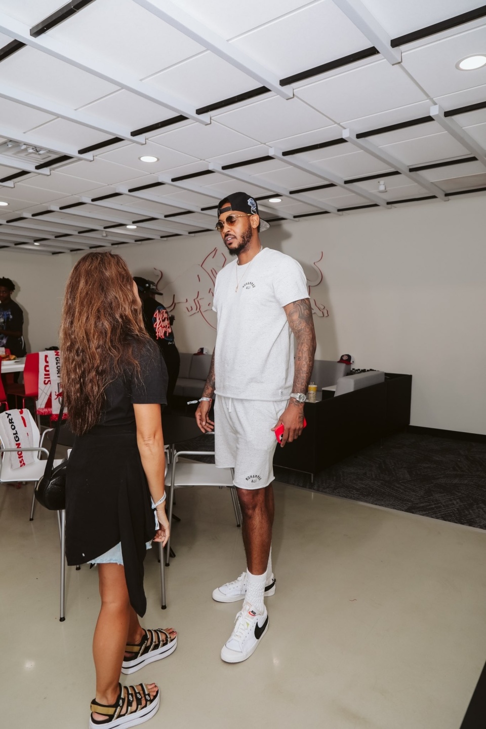 nba球星甜瓜安东尼现身观战纽约红牛vs迈阿密国际