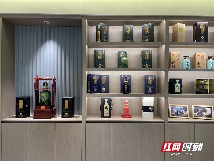 以大师命名 传承传统酒文化 湖南武陵鲍沛生酒文化馆开业_腾讯新闻