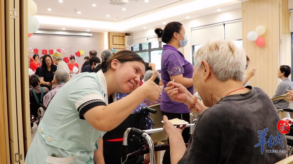 90后养老护理员徐美娟用青春时光守护夕阳岁月南粤家政典型人物