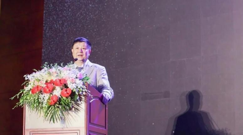 金地董事长凌克64岁突然退休，内部员工称一周前还在正常开会，金地至明年底有200亿债券到期_腾讯新闻
