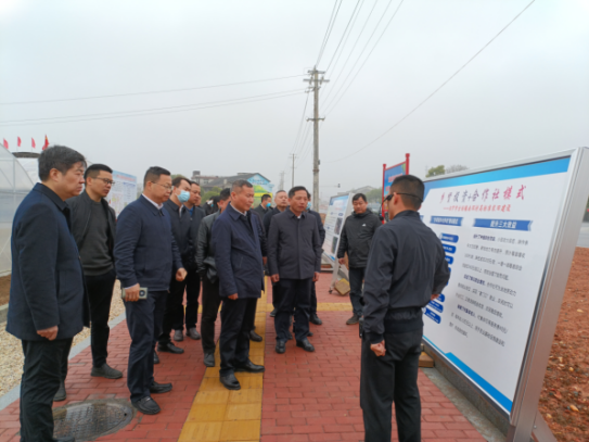 座谈会由岳阳市人民政府副市长陈阁辉同志主持,汨罗市副市长吴艳平