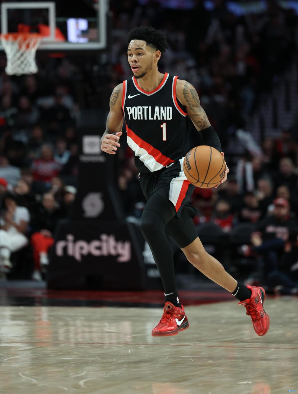 稳定输出安芬尼西蒙斯24投10中空砍30分3板9助