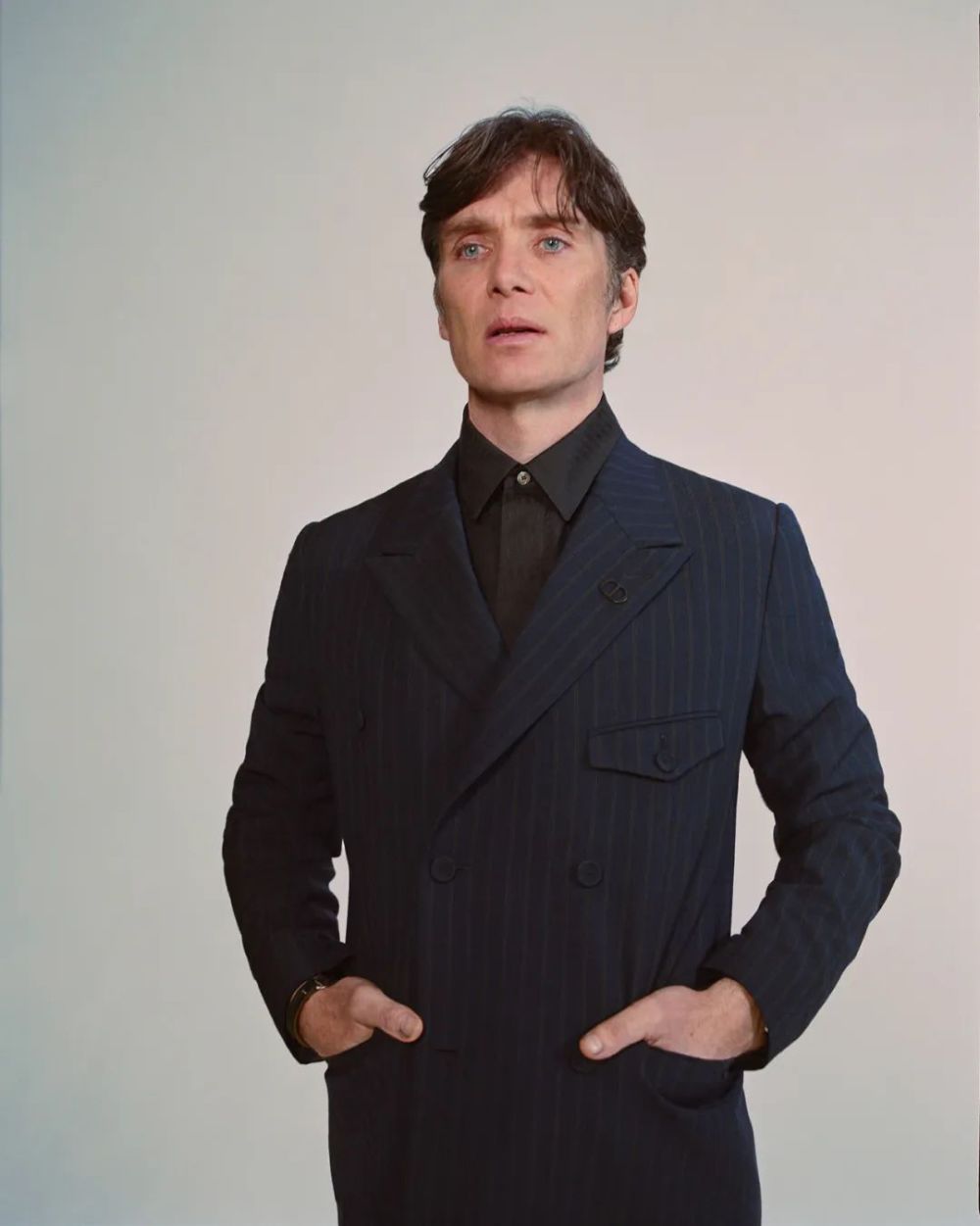 奥本海默主演基里安墨菲杂志大片展现成熟男人静默魅力