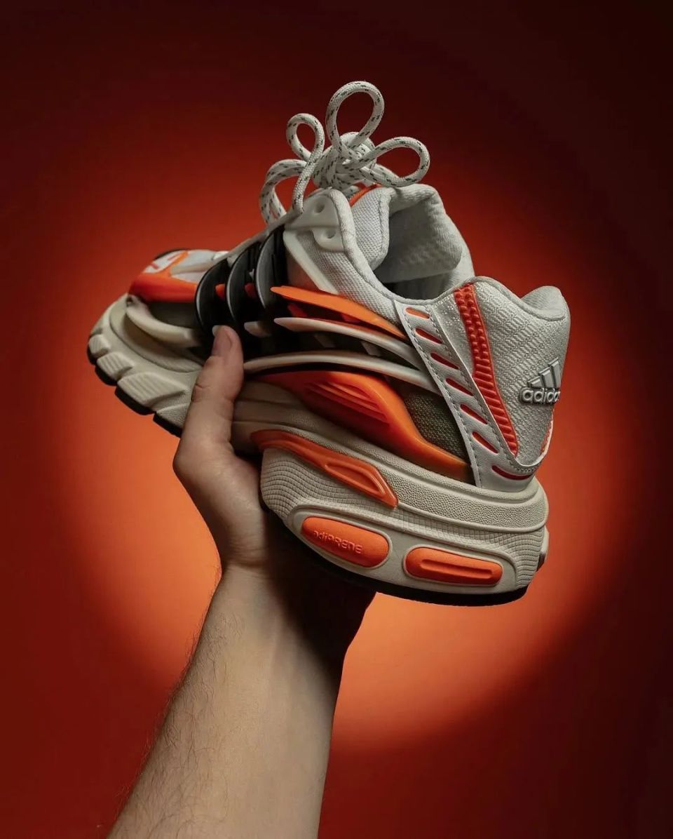 水母鞋！菲董x 阿迪新作下月登场！-腾讯新闻